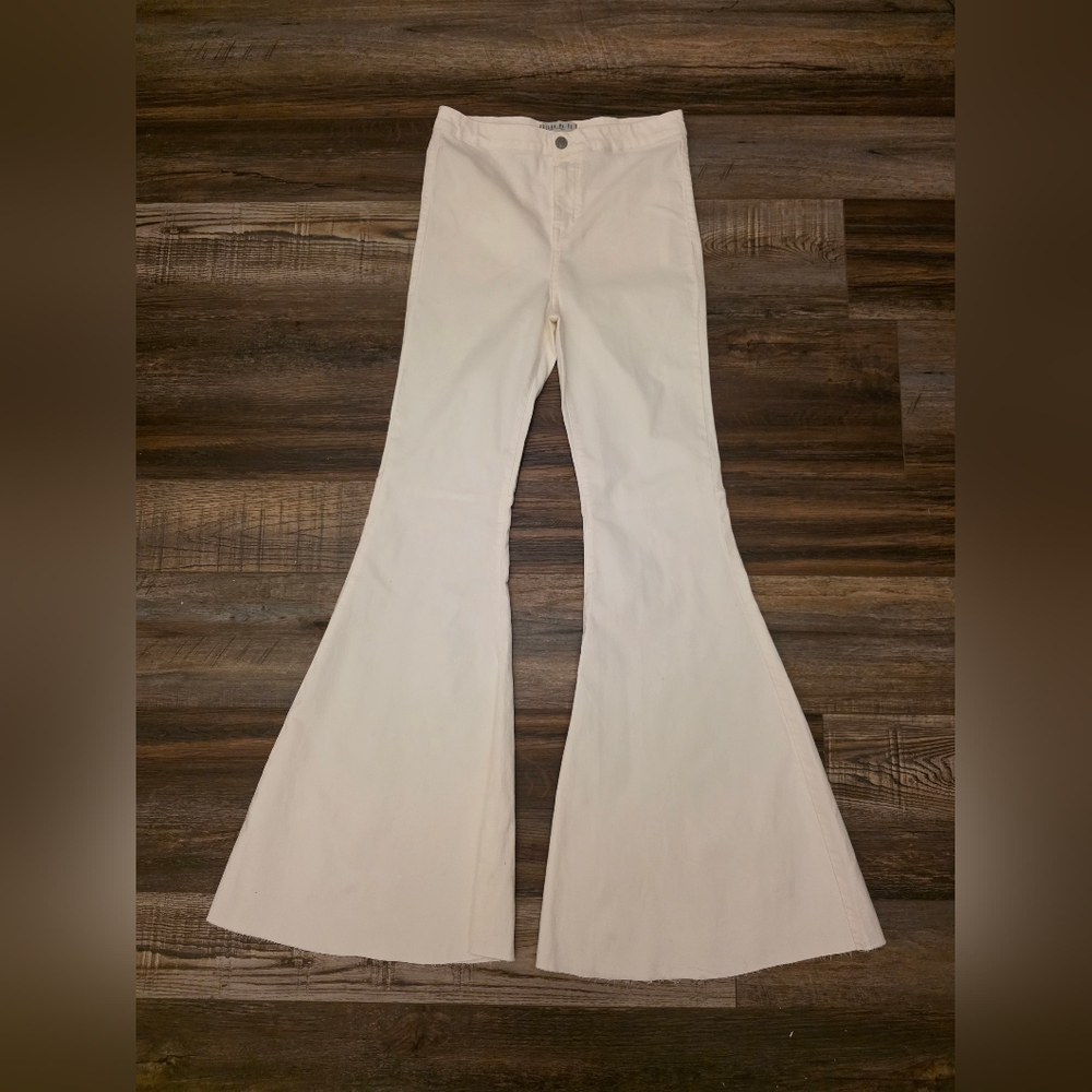 NWOT Blank Paige Cream Flared Pants, Size Large (Run Small)